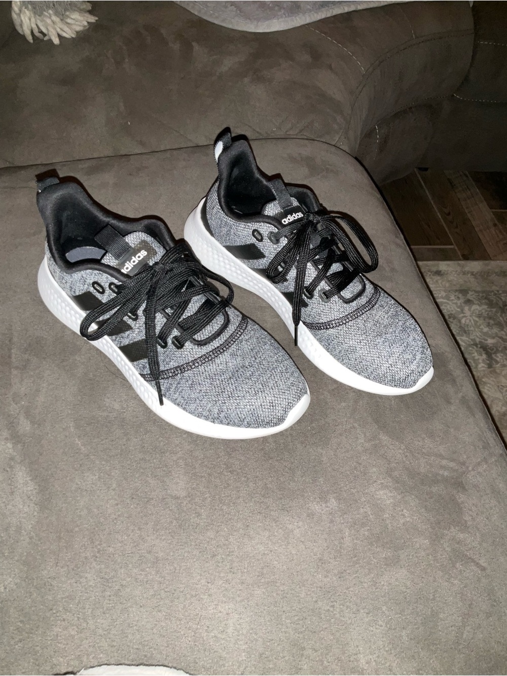 adidas Cloudfoam Men’s Grey Knit Sneakers with Black Accents Sz 8
